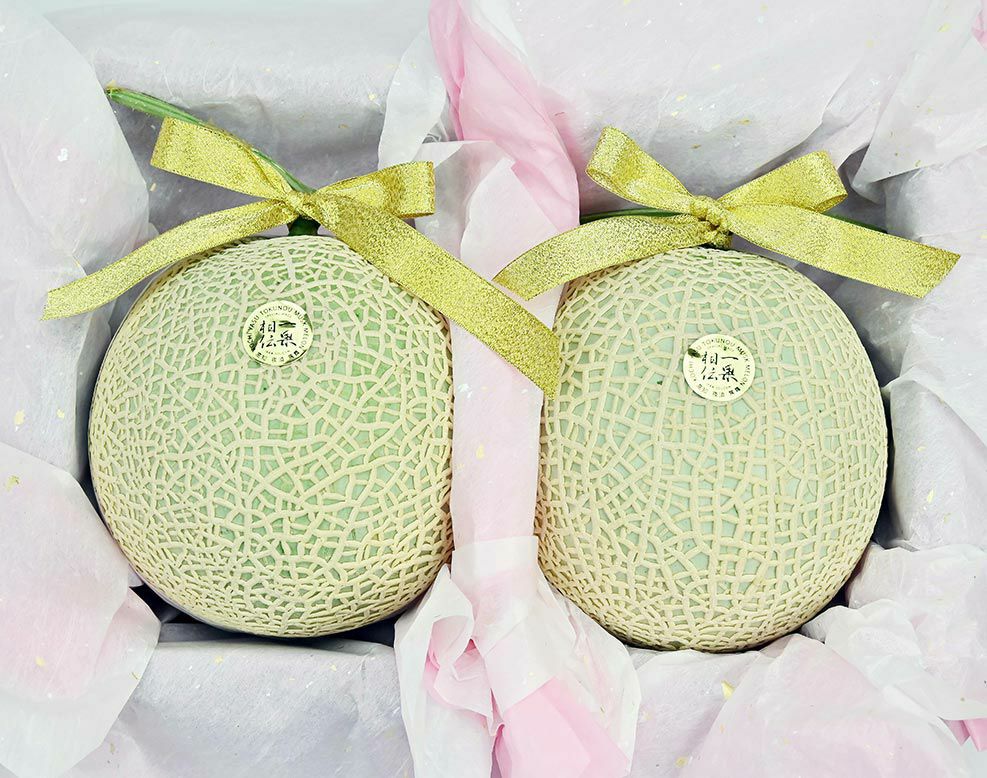【特選】結婚内祝い 花包みマスクメロン2玉箱入り2.8kg以上